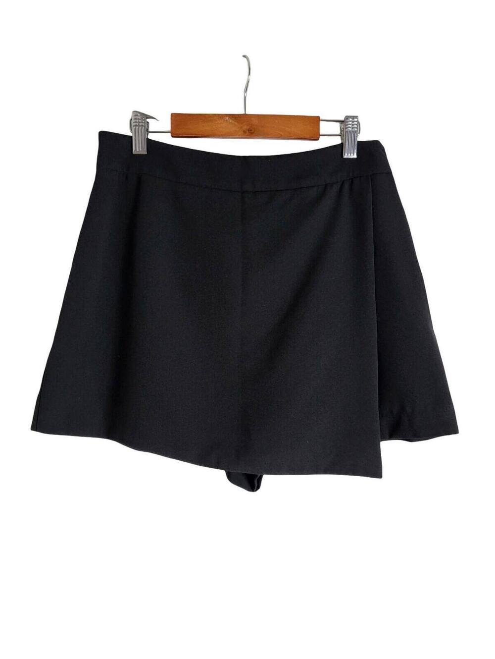 Forever 21 Black Asymmetric Flat Front Wrap Skort Size Medium NWT